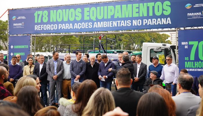 Ratinho Junior entrega novos caminhões e Gugu Bueno destaca reforço aos municípios do Oeste